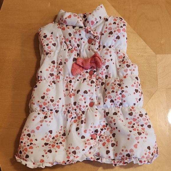 White Heart Patterned Puffer Vest with Pink Bow. Size 5T. - Picture 1 of 5